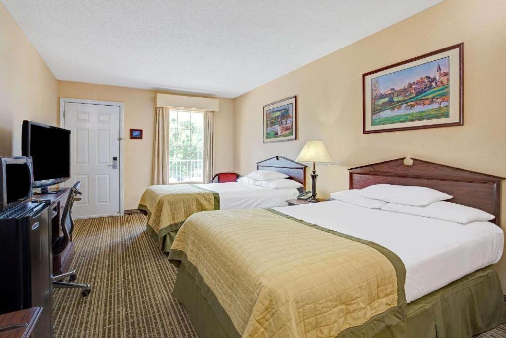 Baymont By Wyndham Smithfield Hotel Luaran gambar